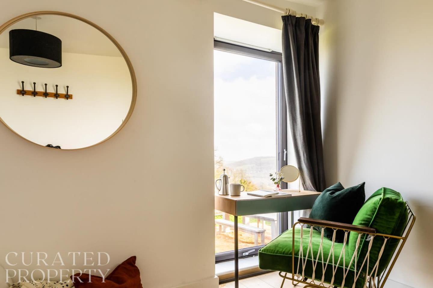Stunning 5 Bedroom New Build With Amazing Views! Bath Exteriör bild