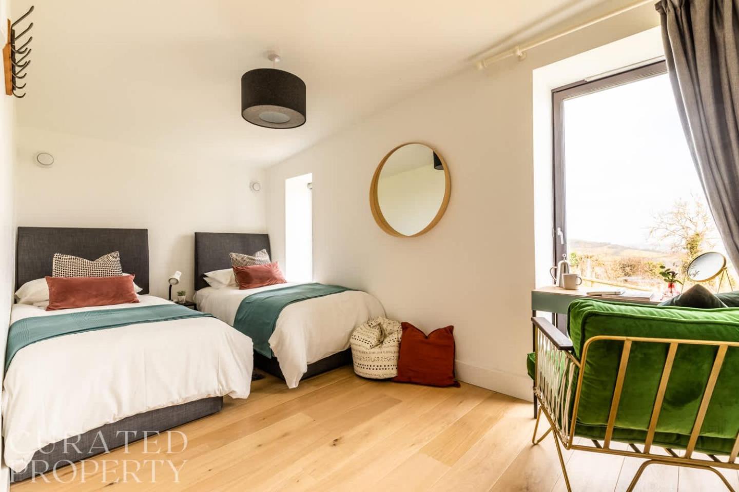 Stunning 5 Bedroom New Build With Amazing Views! Bath Exteriör bild