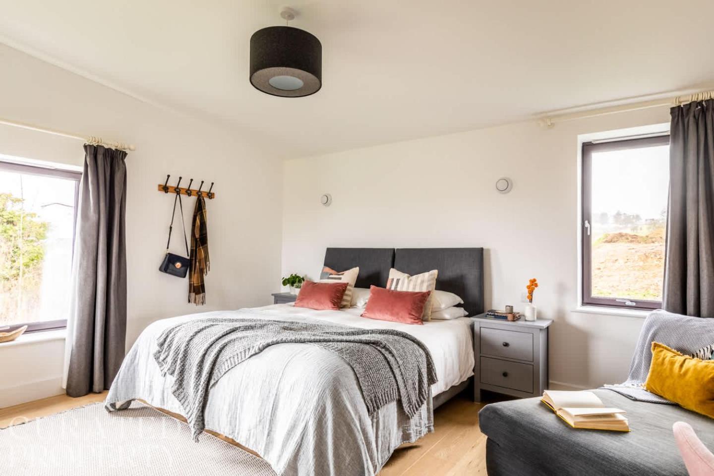 Stunning 5 Bedroom New Build With Amazing Views! Bath Exteriör bild